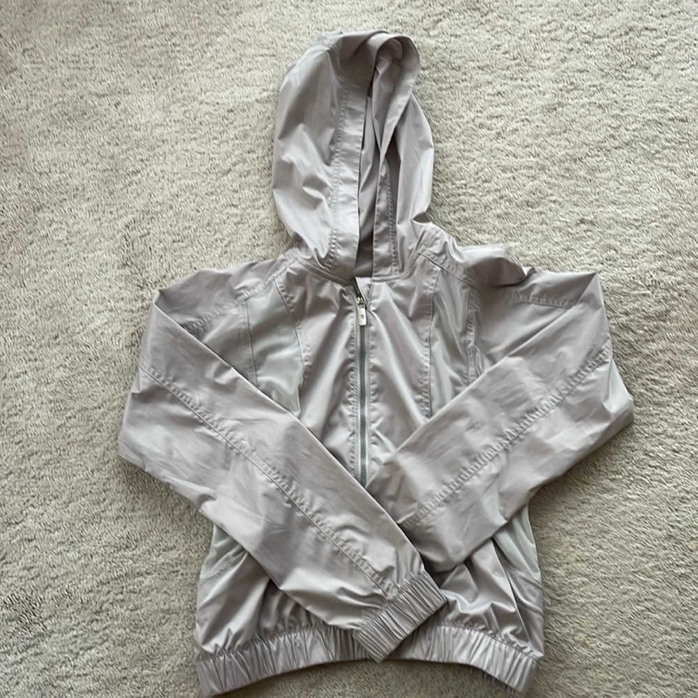 Great lululemon windbreaker in grey size 2.